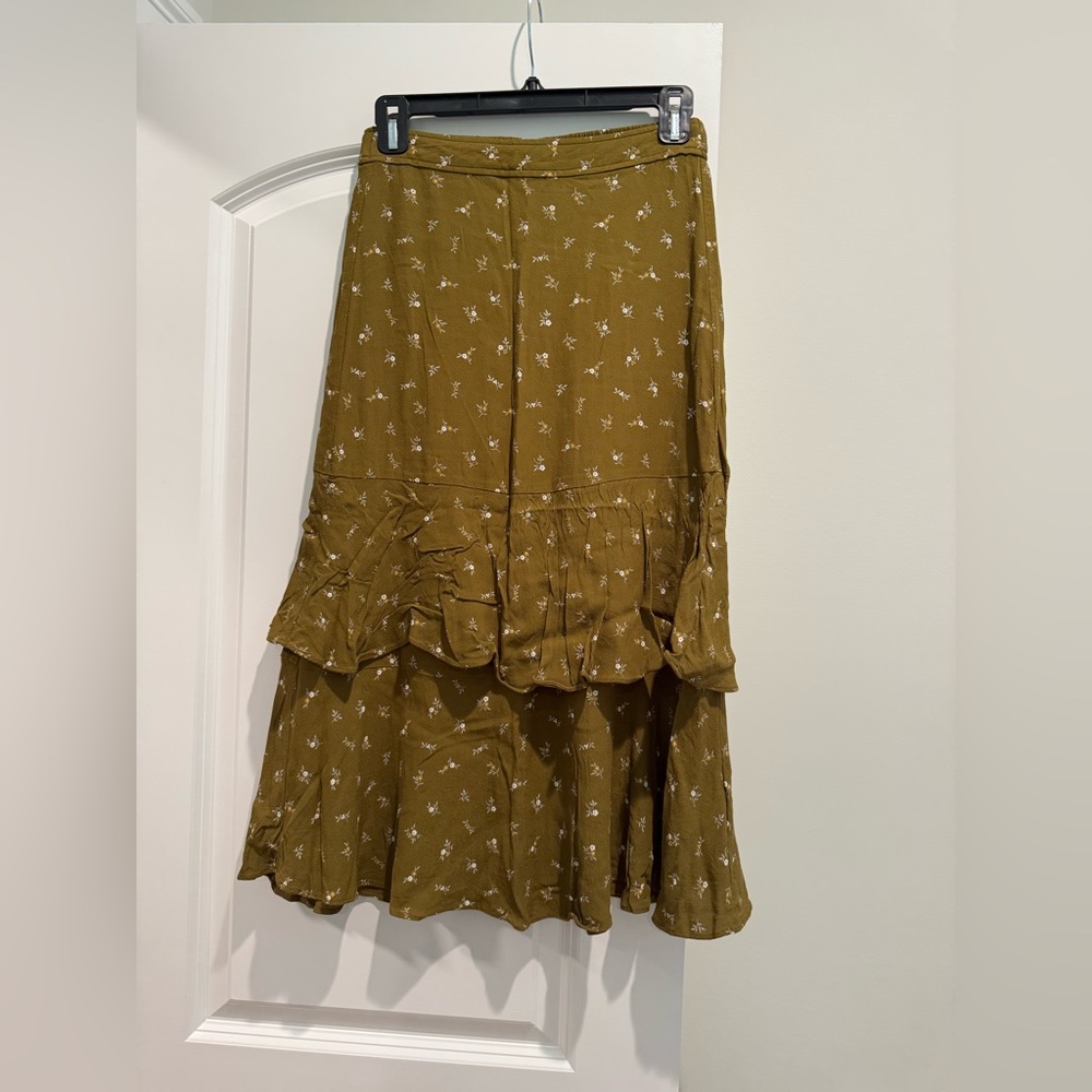 Madewell Ruffle Tiered Midi Skirt in Daisy Stitch